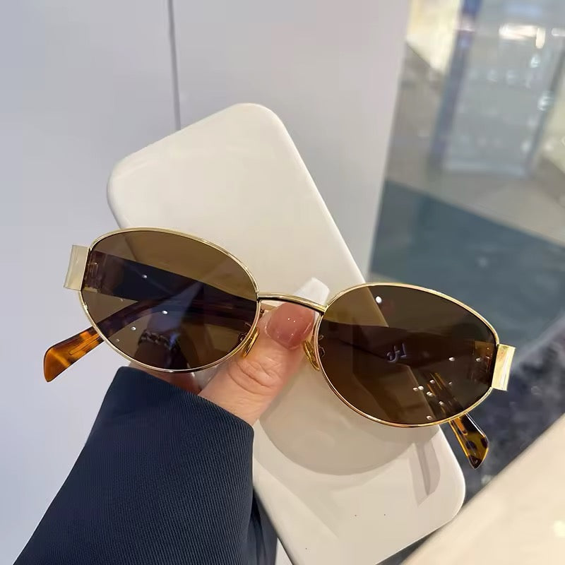 Retro Fashion Sunglasses – UV400 Luxury Metal Frame Eyewear for Men & Women.